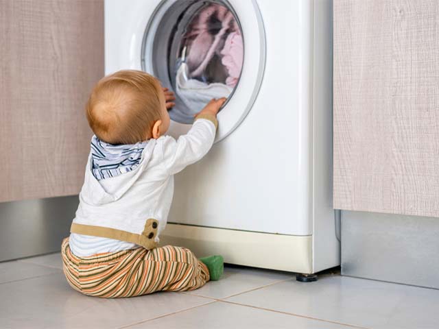Những lưu ý trước khi giặt quần áo cho trẻ sơ sinh