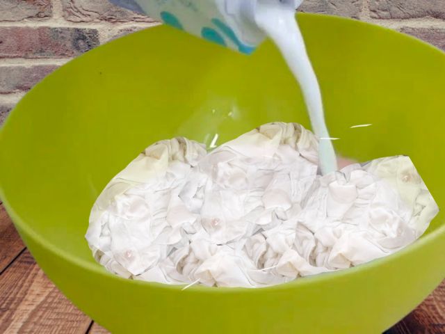 cách giặt tất trắng với sữa tuyệt trùng