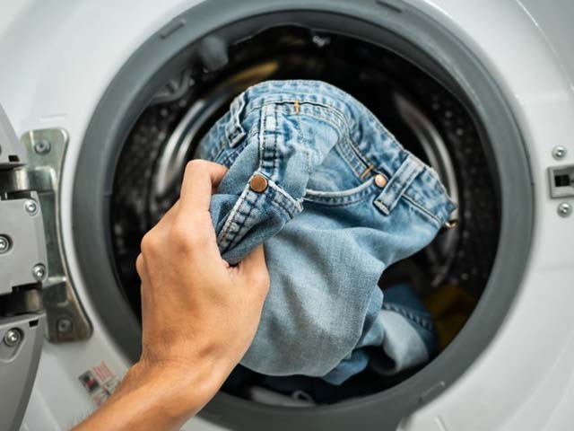 giặt máy giặt để làm quần áo thơm lâu