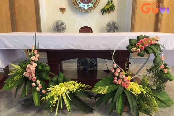 cắm hoa để bàn thờ chúa